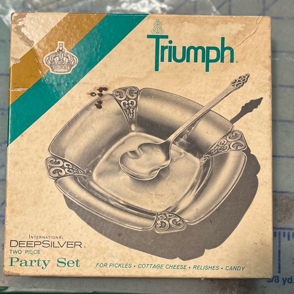 🩷 Beautifully Oxidized International Silver Triumph 2-piece Party Set in Box - Picture 4 of 4
